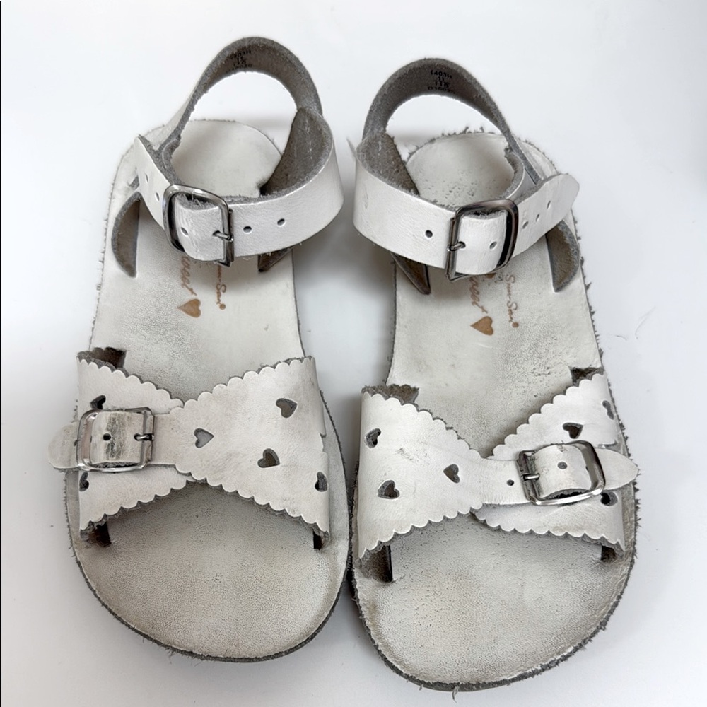 FootMates White Sandals with Adjustable Buckles
